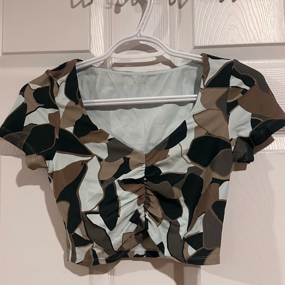 💚 Aerie Camouflage Crop Top - Black, Brown, Cream